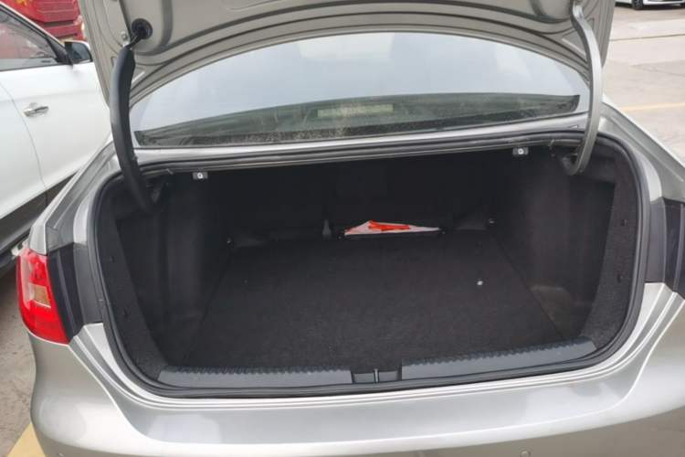 Used Volkswagen Sagitar 2015 1.6L Automatic Comfort Model Trunk