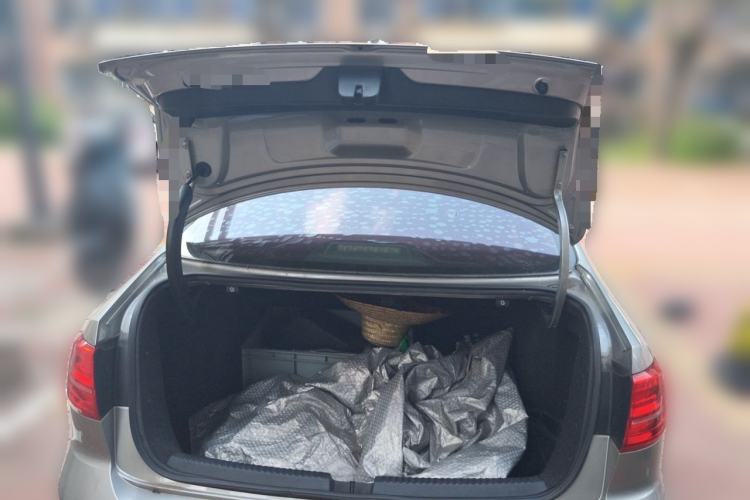 Used Volkswagen Sagitar 2015 1.6L Manual Comfort Model Trunk