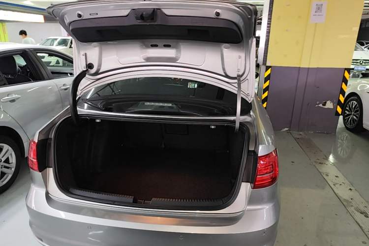 Used Volkswagen Sagitar 2015 1.6L Automatic Comfort Model Trunk