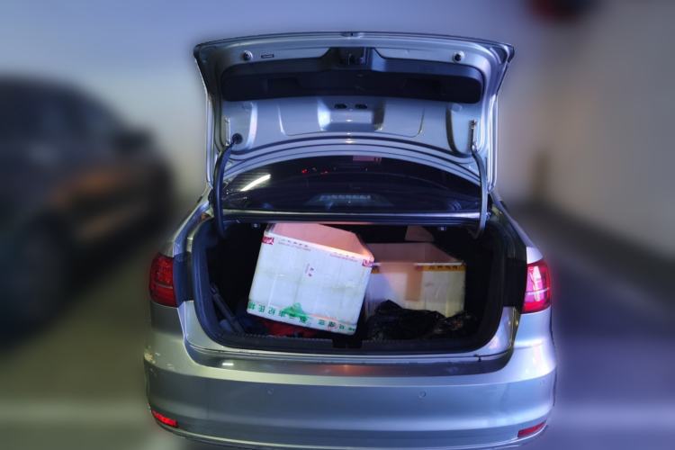 Used Volkswagen Sagitar 2015 1.6L Manual Comfort Model Trunk