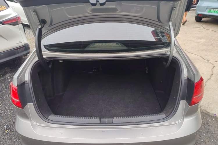 Used Volkswagen Sagitar 2015 1.6L Automatic Comfort Model Trunk