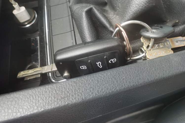 Used Volkswagen Sagitar 2015 1.6L Manual Comfort Model Vehicle Key