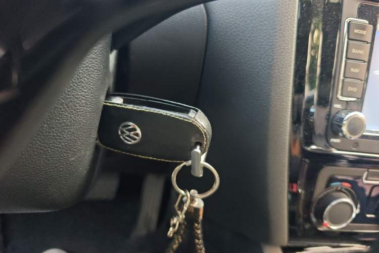 Used Volkswagen Sagitar 2015 230TSI Automatic Comfort Version Vehicle Key