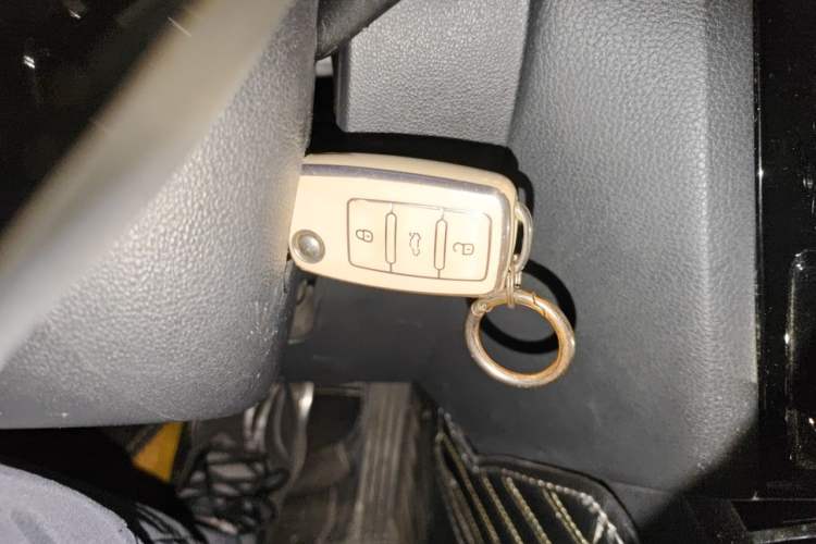 Used Volkswagen Sagitar 2015 1.6L Automatic Comfort Model Vehicle Key