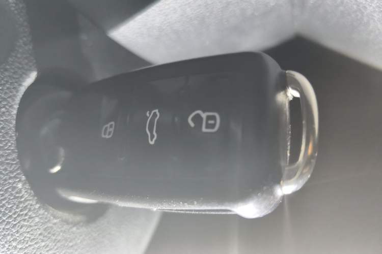 Used Volkswagen Sagitar 2015 1.6L Manual Comfort Model Vehicle Key