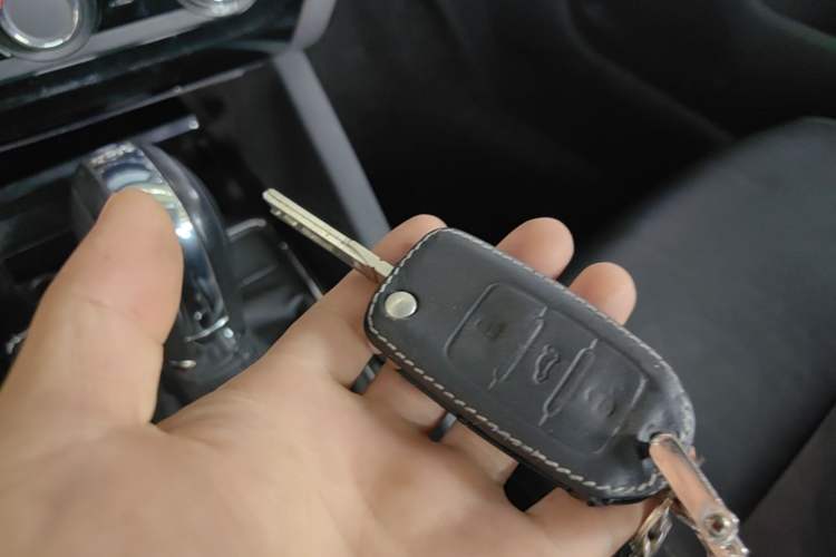 Used Volkswagen Sagitar 2015 230TSI Automatic Comfort Version Vehicle Key