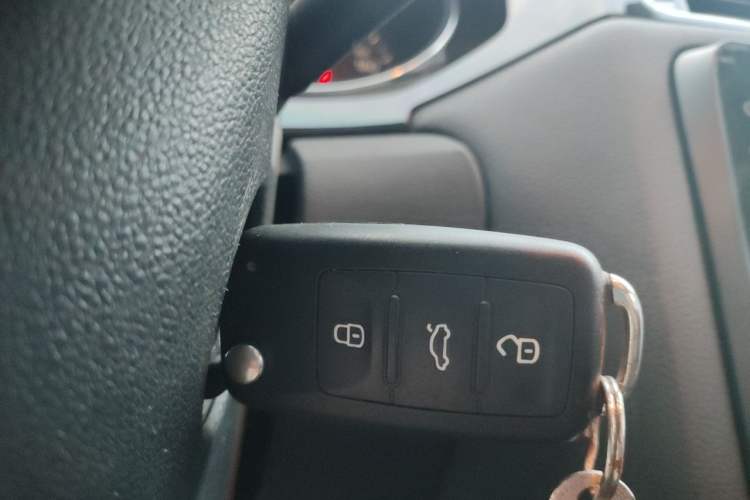 Used Volkswagen Sagitar 2015 1.6L Manual Comfort Model Vehicle Key