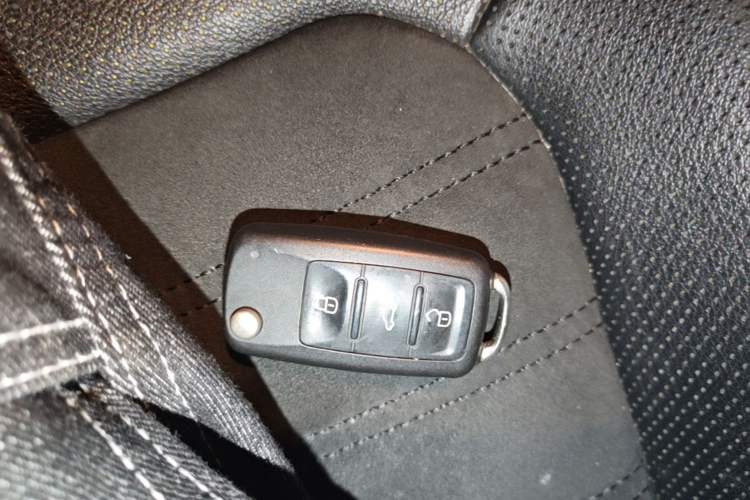 Used Volkswagen Sagitar 2015 230TSI Manual Luxury Edition Vehicle Key