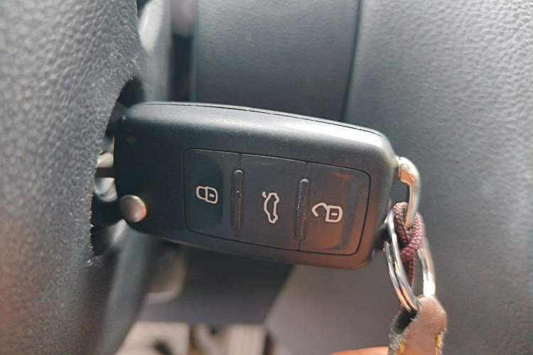 Used Volkswagen Sagitar 2015 230TSI Automatic Comfort Version Vehicle Key