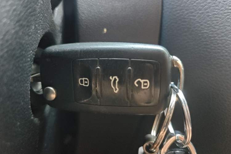 Used Volkswagen Sagitar 2015 1.6L Automatic Comfort Model Vehicle Key