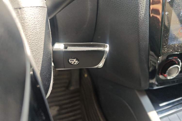 Used Volkswagen Sagitar 2015 1.6L Automatic Comfort Model Vehicle Key