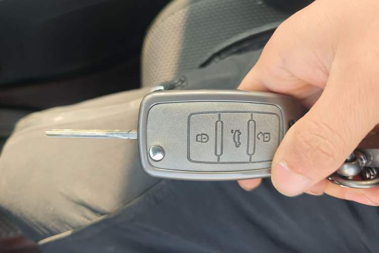 Used Volkswagen Sagitar 2015 1.6L Manual Fashion Edition Vehicle Key