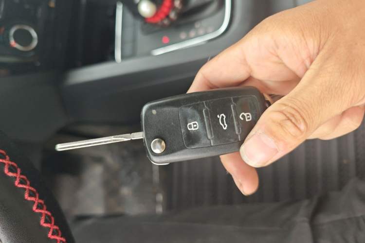 Used Volkswagen Sagitar 2015 230TSI Automatic Comfort Version Vehicle Key
