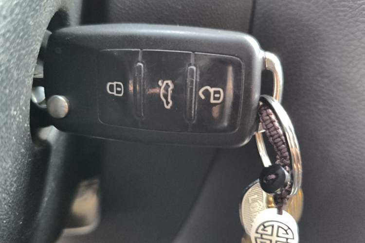 Used Volkswagen Sagitar 2015 230TSI Automatic Comfort Version Vehicle Key
