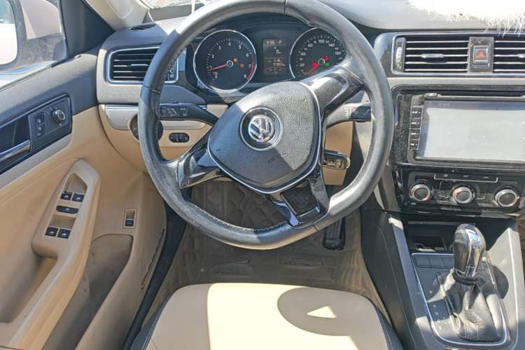 Used Volkswagen Sagitar 2015 1.6L Automatic Comfort Model Steering Wheel
