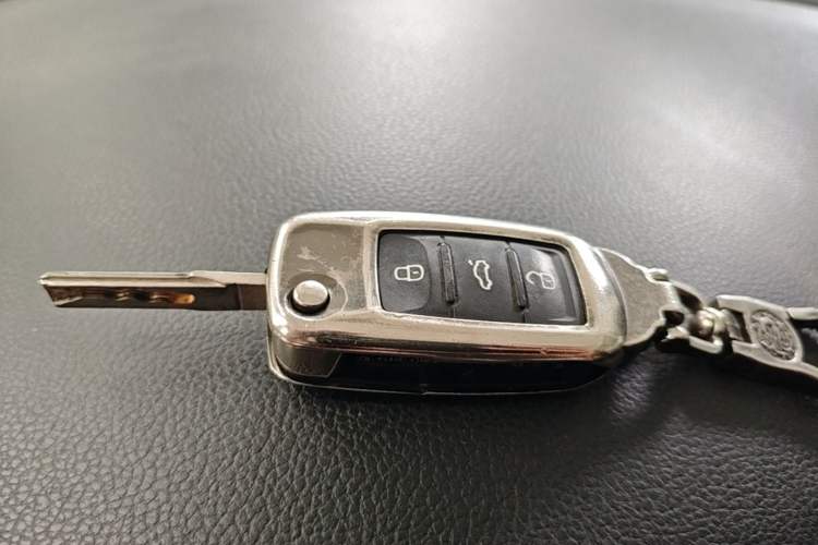 Used Volkswagen Sagitar 2015 1.6L Automatic Comfort Model Vehicle Key