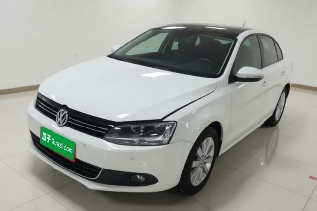 Używany Volkswagen Sagitar 2015 230TSI Automatic Luxury Model