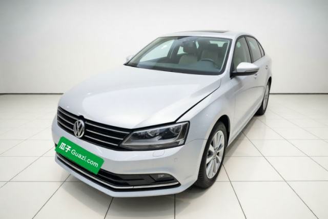 Używany Volkswagen Sagitar 2015 230TSI Automatic Comfort Version