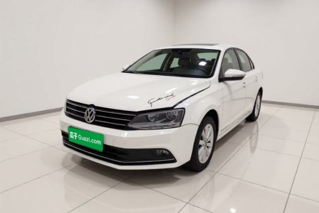 Ojetý Volkswagen Sagitar 2015 1.6L Manual Comfort Model