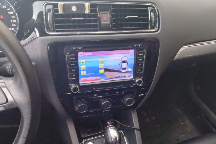 Used Volkswagen Sagitar 2015 230TSI Automatic Comfort Version Audio And AC Panel
