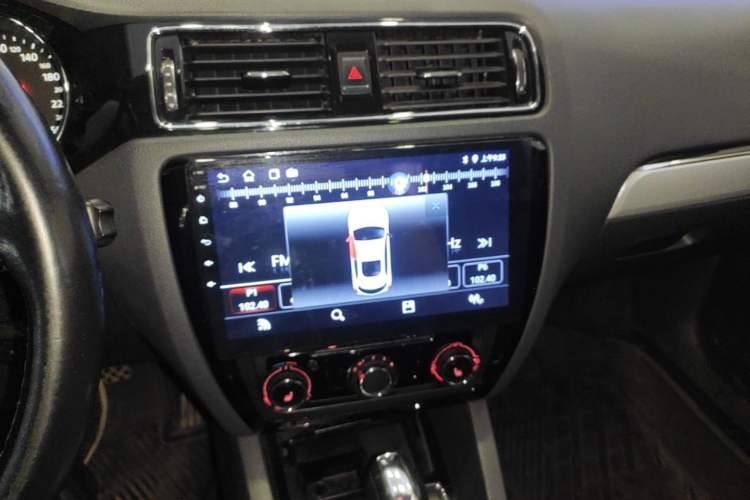 Used Volkswagen Sagitar 2015 1.6L Automatic Comfort Model Audio And AC Panel