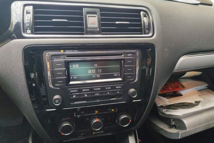 Used Volkswagen Sagitar 2015 230TSI Automatic Comfort Version Audio And AC Panel