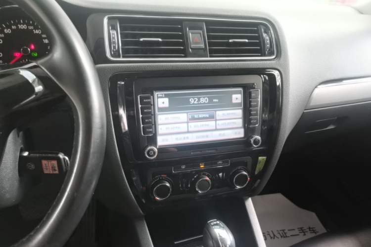 Used Volkswagen Sagitar 2015 230TSI Automatic Comfort Version Audio And AC Panel