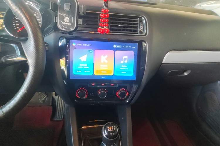 Used Volkswagen Sagitar 2015 1.6L Manual Comfort Model Audio And AC Panel