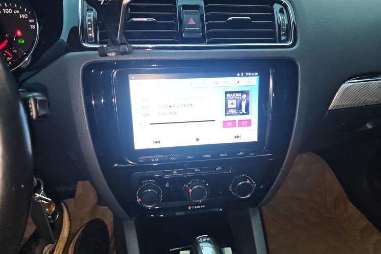 Used Volkswagen Sagitar 2015 230TSI Automatic Comfort Version Audio And AC Panel