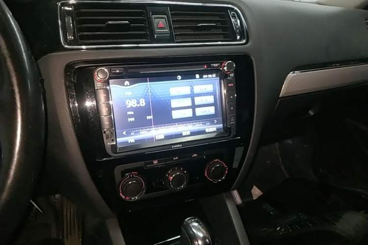 Used Volkswagen Sagitar 2015 230TSI Automatic Comfort Version Audio And AC Panel