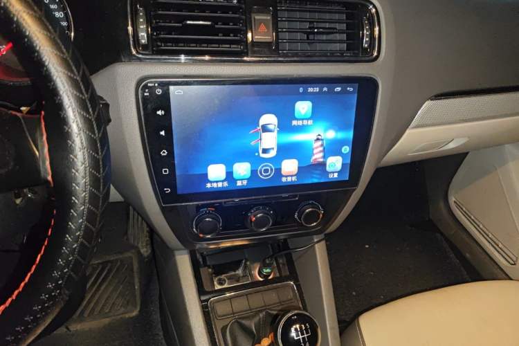 Used Volkswagen Sagitar 2015 1.6L Manual Comfort Model Audio And AC Panel