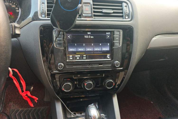 Used Volkswagen Sagitar 2015 230TSI Automatic Comfort Version Audio And AC Panel