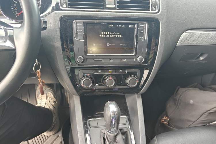 Used Volkswagen Sagitar 2015 230TSI Automatic Comfort Version Audio And AC Panel