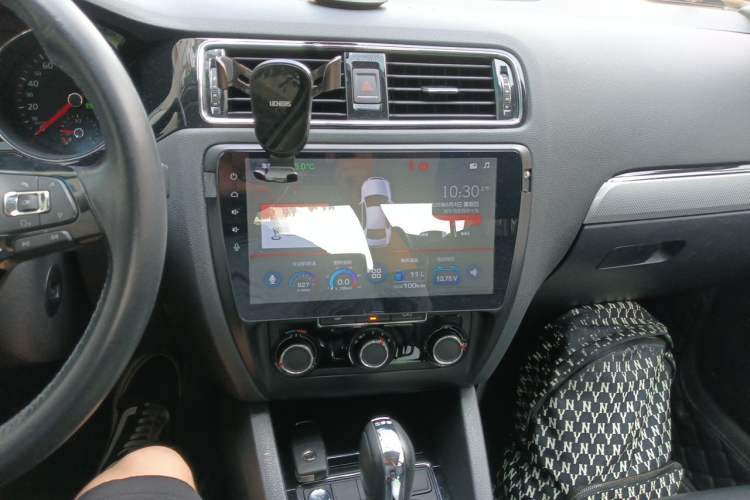 Used Volkswagen Sagitar 2015 230TSI Automatic Comfort Version Audio And AC Panel