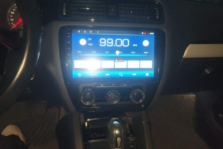 Used Volkswagen Sagitar 2015 230TSI Automatic Comfort Version Audio And AC Panel
