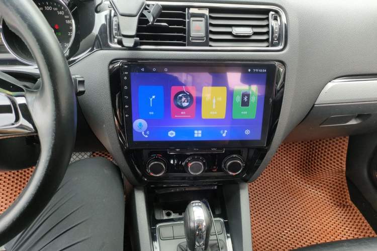 Used Volkswagen Sagitar 2015 230TSI Automatic Comfort Version Audio And AC Panel