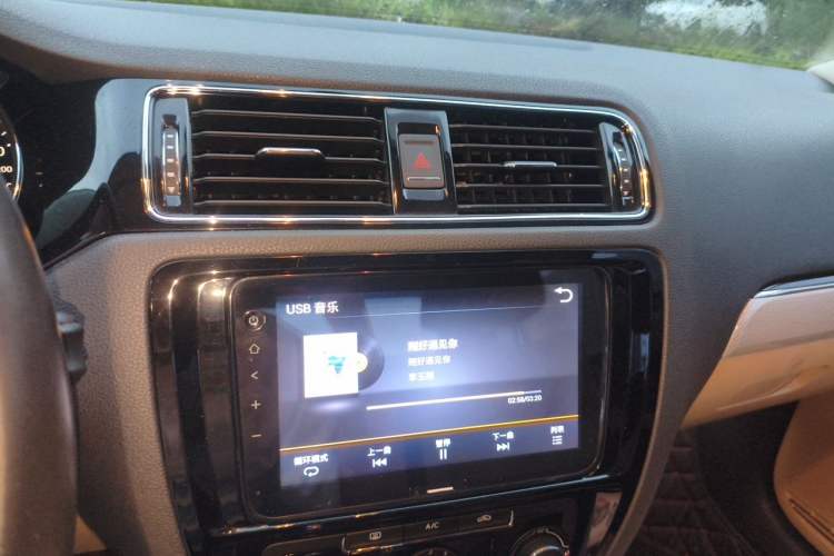 Used Volkswagen Sagitar 2015 230TSI Automatic Comfort Version Audio And AC Panel