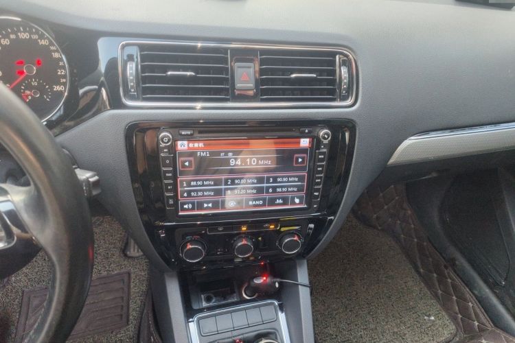 Used Volkswagen Sagitar 2015 230TSI Manual Comfort Version Audio And AC Panel