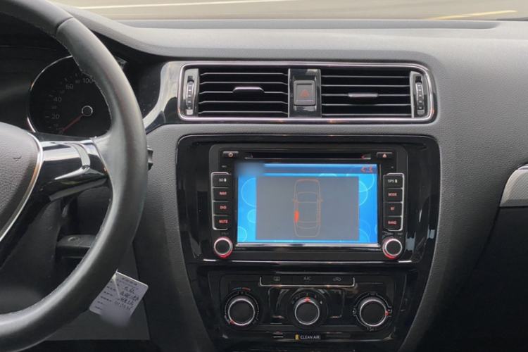 Used Volkswagen Sagitar 2015 1.6L Manual Comfort Model Audio And AC Panel
