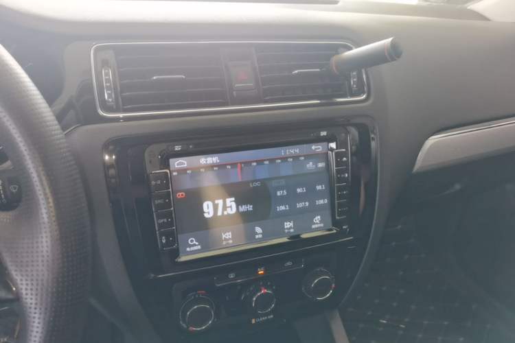 Used Volkswagen Sagitar 2015 230TSI Automatic Comfort Version Audio And AC Panel