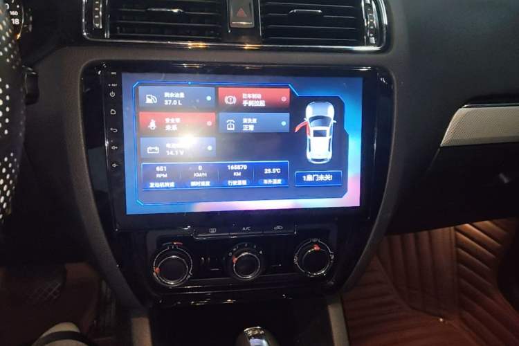 Used Volkswagen Sagitar 2015 230TSI Automatic Comfort Version Audio And AC Panel