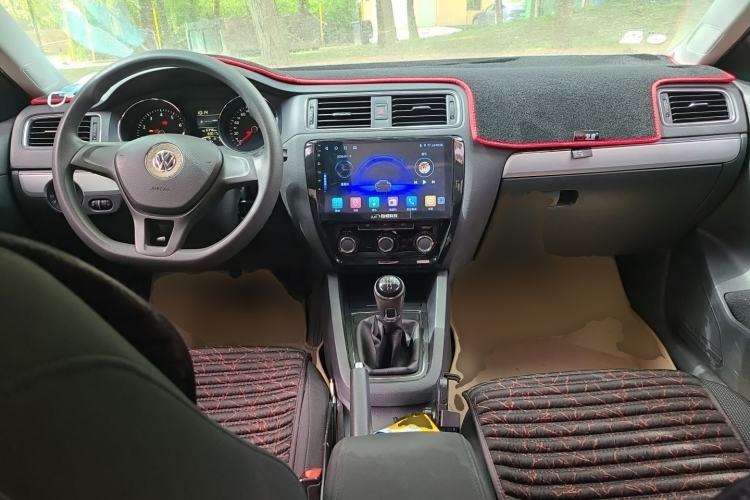 Used Volkswagen Sagitar 2015 1.6L Manual Fashion Edition Center Console
