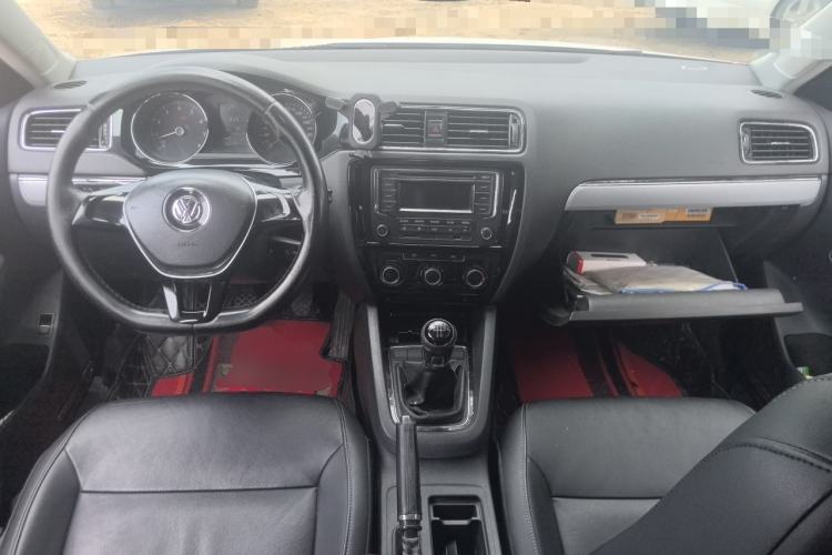 Used Volkswagen Sagitar 2015 1.6L Manual Comfort Model Center Console