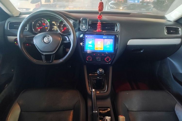 Used Volkswagen Sagitar 2015 1.6L Manual Comfort Model Center Console