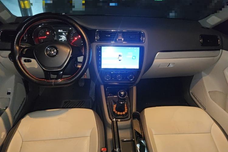 Used Volkswagen Sagitar 2015 1.6L Manual Comfort Model Center Console