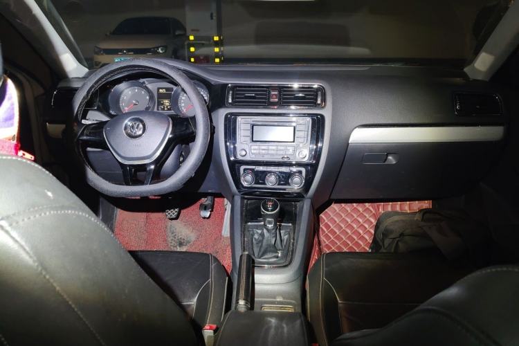 Used Volkswagen Sagitar 2015 1.6L Manual Comfort Model Center Console