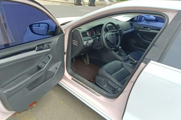 Used Volkswagen Sagitar 2015 1.6L Automatic Comfort Model Driver Seat