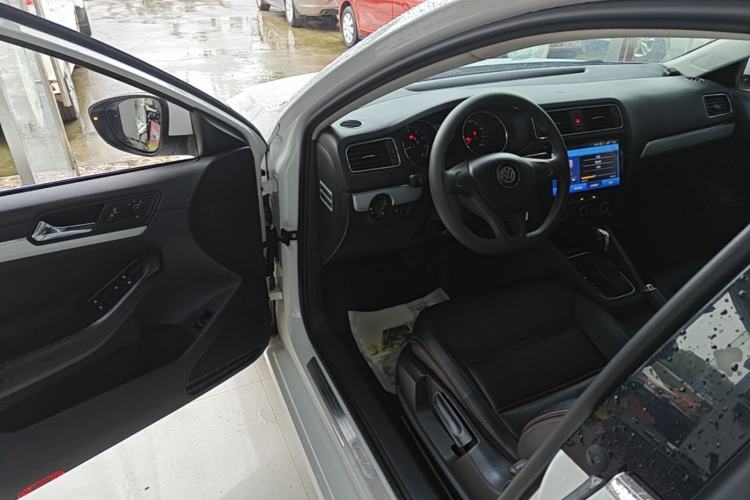 Used Volkswagen Sagitar 2015 1.6L Automatic Fashion Model Driver Seat