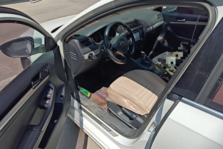 Used Volkswagen Sagitar 2015 230TSI Automatic Comfort Version Driver Seat
