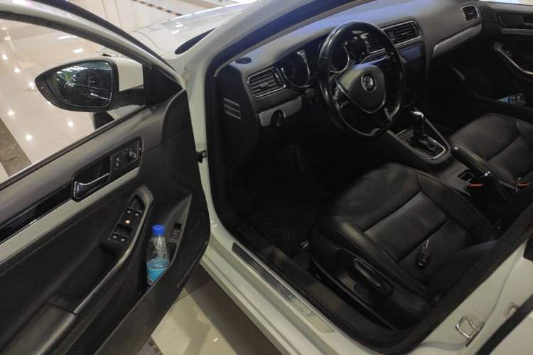 Used Volkswagen Sagitar 2015 1.6L Automatic Comfort Model Driver Seat